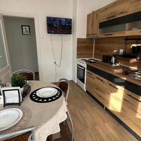 Adelina Apartman Carevo