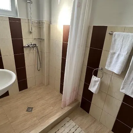 Adelina Apartman Carevo